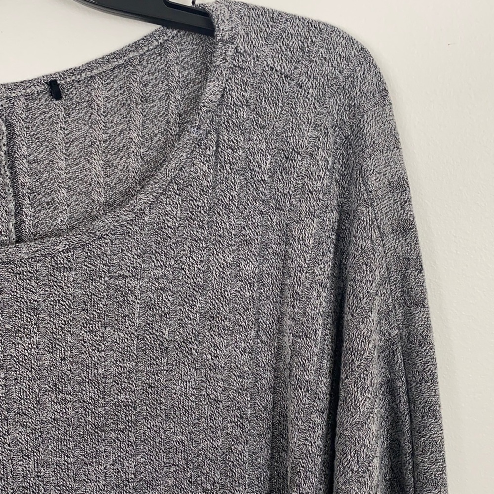 Oversized Ribbed Sweater - Picture 2 of 3